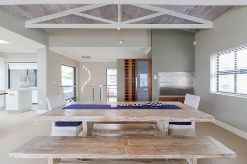 Villa 72 On Vyfer - Family Friendly Whale Watching