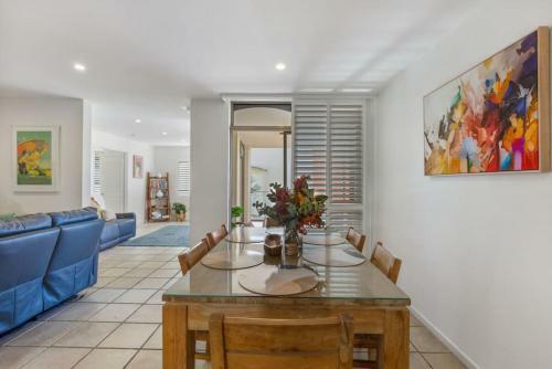 Apartamento Homely 2 Br Apt At Coolum Beach W Pool