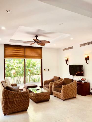 Excellent Ruby Villa Near Han River