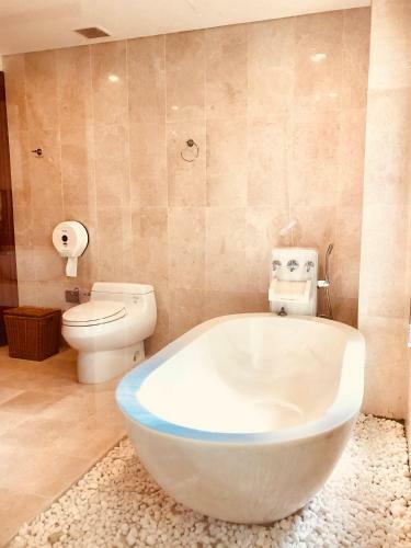 Excellent Ruby Villa Near Han River