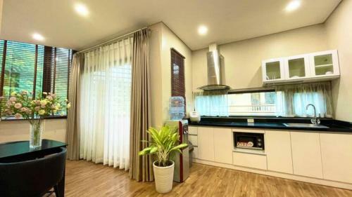 Hb Serviced Apartment - 12 Tr?n Qu� Ki�n
