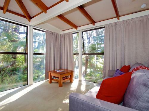 Koura Lodge - Turangi Holiday Home