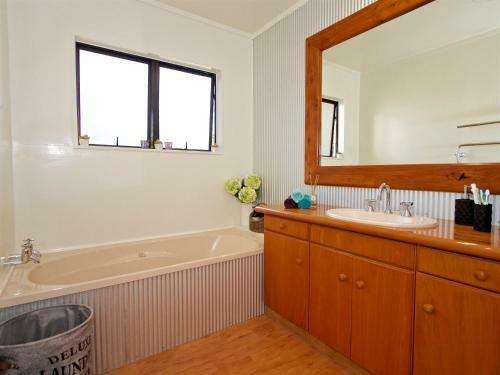 Koura Lodge - Turangi Holiday Home