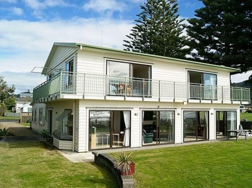 Beach Galore - Waihi Beach Holiday Home