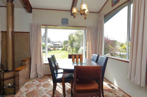 Boat Harbour House - Te Anau Holiday Home