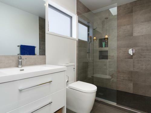 Escape On Edinburgh - Waihi Beach Holiday Home
