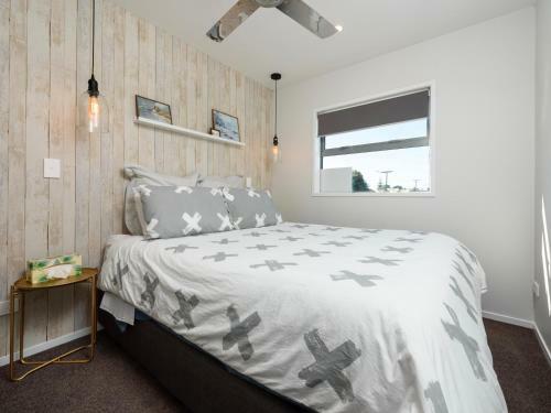 Escape On Edinburgh - Waihi Beach Holiday Home