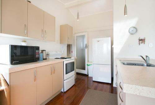 Sweeping Sea Views - Waihi Holiday Home