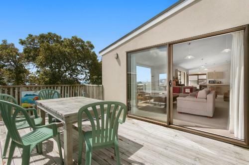 Sweeping Sea Views - Waihi Holiday Home