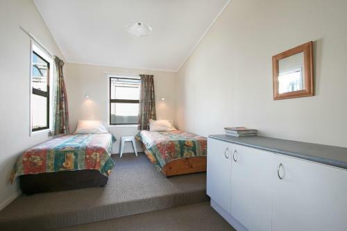 Sweeping Sea Views - Waihi Holiday Home