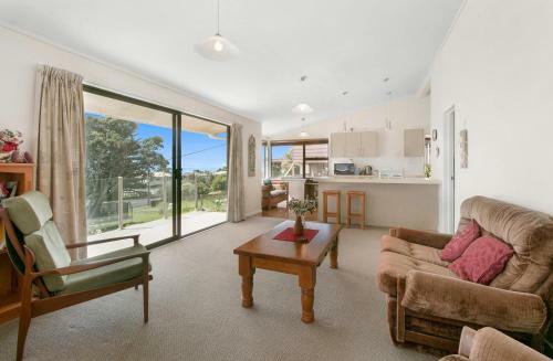 Sweeping Sea Views - Waihi Holiday Home