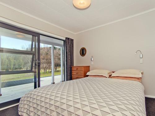 Sea Breeze - Whangamata Holiday Home