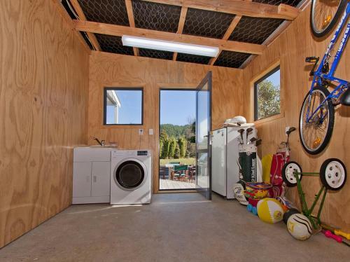 Sea Breeze - Whangamata Holiday Home