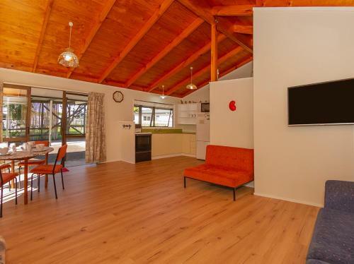 Whangamata Wonder - Whangamata Holiday Home