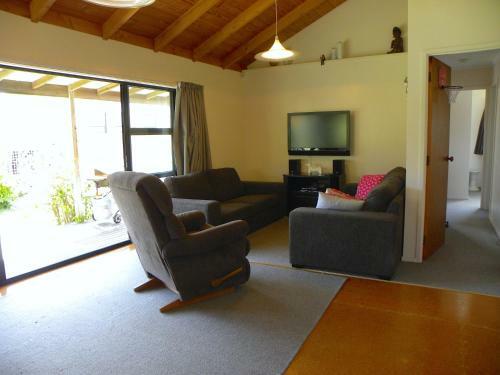 Fun At Wharekaho - Simpsons Beach Holiday Home