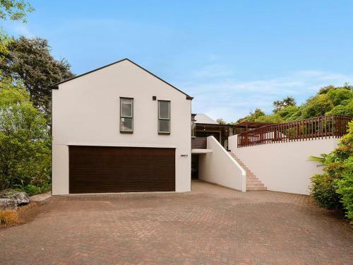 Awanui Lodge - Whakamoenga Point Holiday Home