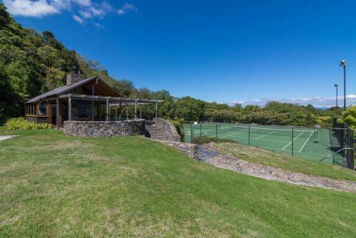 Awanui Lodge - Whakamoenga Point Holiday Home