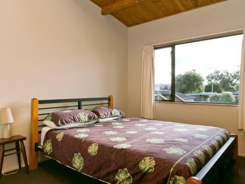 Whakaipo Views - Taupo Holiday Home