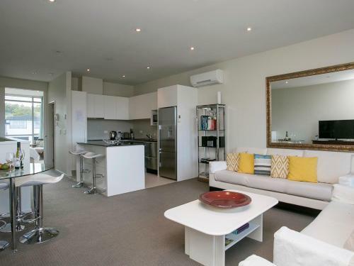 Marinaside Villa - Taupo Holiday Apartment