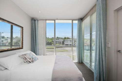 Marinaside Villa - Taupo Holiday Apartment