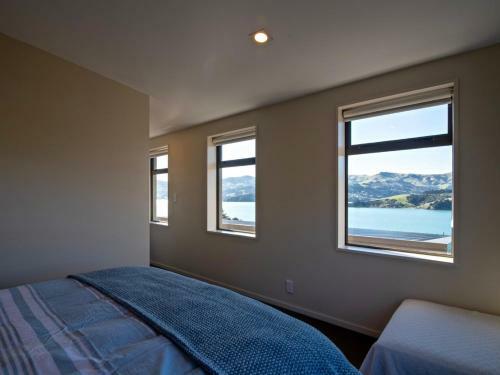 Kotare Point Paradise - Akaroa Holiday Home