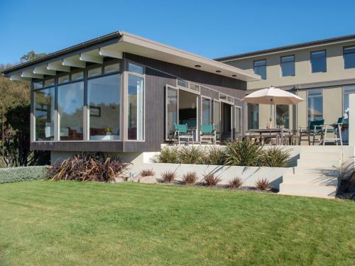Kotare Point Paradise - Akaroa Holiday Home