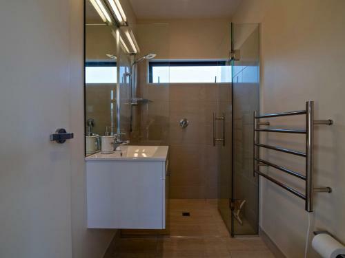Kotare Point Paradise - Akaroa Holiday Home