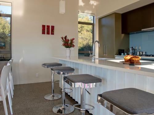 Kotare Point Paradise - Akaroa Holiday Home