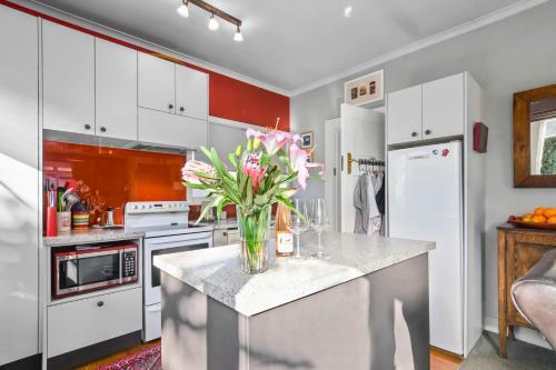 Silkwood Cottage - Richmond Holiday Home