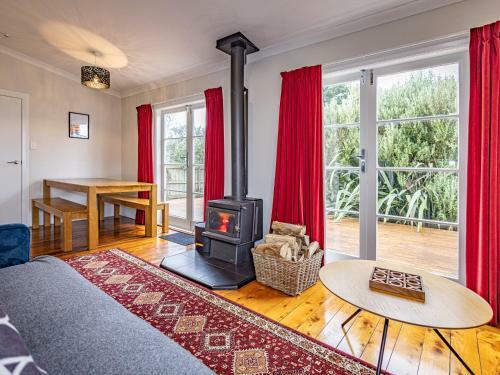 Old Railway Cottage - Ohakune Holiday Home