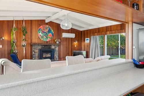 Lakefront Beauty - Hannahs Bay Holiday Home