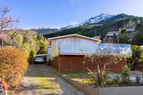 Alpine Home With Amazing Mountain & Lake Views