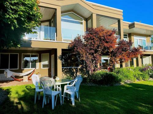 Villa With Amazing Garden And Comfortable Rooms
