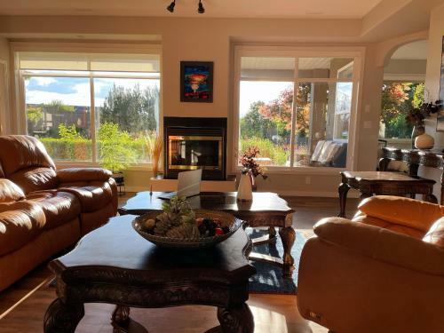 Villa With Amazing Garden And Comfortable Rooms