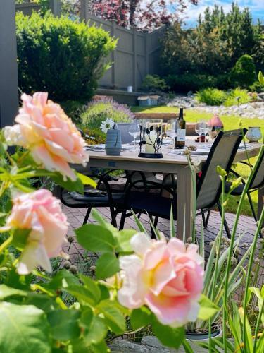 Villa With Amazing Garden And Comfortable Rooms