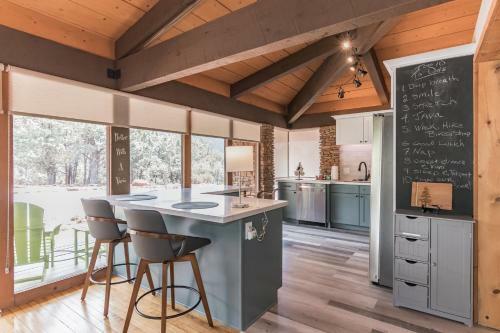 Glass House Elk Rim Pine Cabin
