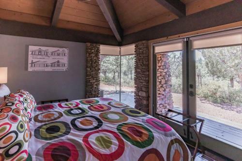 Glass House Elk Rim Pine Cabin