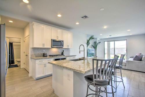Modern Retreat About 21 Mi To State Farm Stadium!