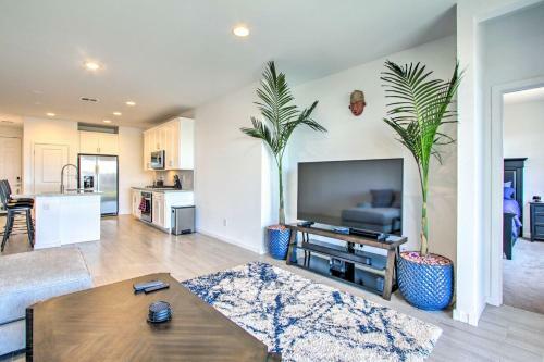 Modern Retreat About 21 Mi To State Farm Stadium!