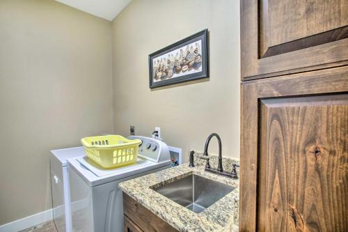 Williams Home With Patio, Gas Grill And Fire Pit!