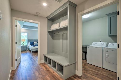Pet-friendly Bella Vista Home With Deck And Yard!