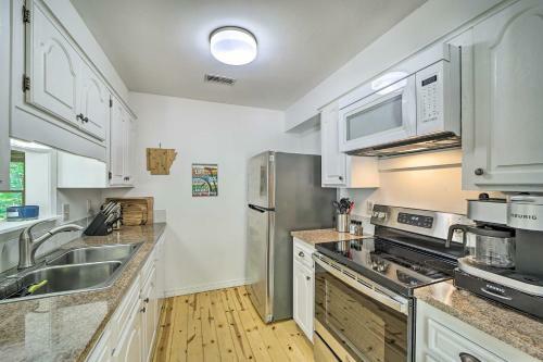 Stunning Bella Vista Retreat With Lake Access!
