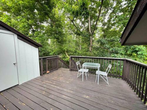 Be Our Guest And Vacay By The Lake!