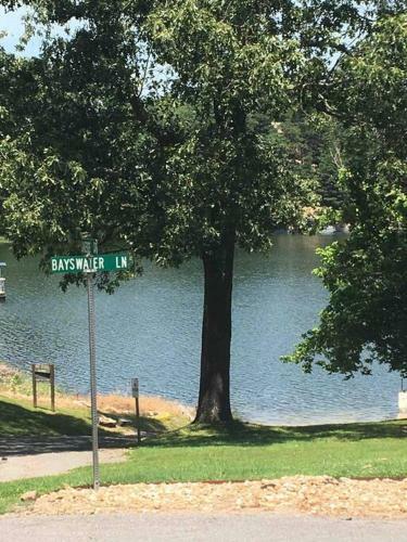 Be Our Guest And Vacay By The Lake!