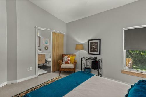 Condo On College Close To University & Razorback Stadium