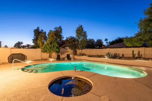 Luxury Phoenix Home Heated Pool & Spa With King Beds