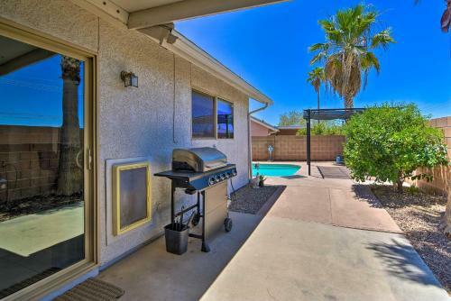Sun-lit Tucson Digs With Private Pool And Patio!