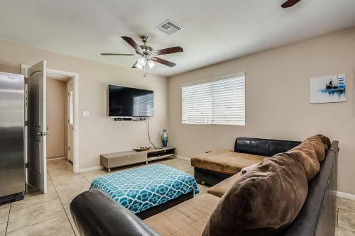 6beds! Putting Green! O.t. Scottsdale Bachelor(ette) Pad