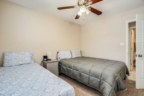 6beds! Putting Green! O.t. Scottsdale Bachelor(ette) Pad