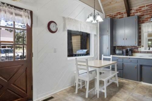 Sleepy Hollow Lodge-bbq,fireplace,great Location!